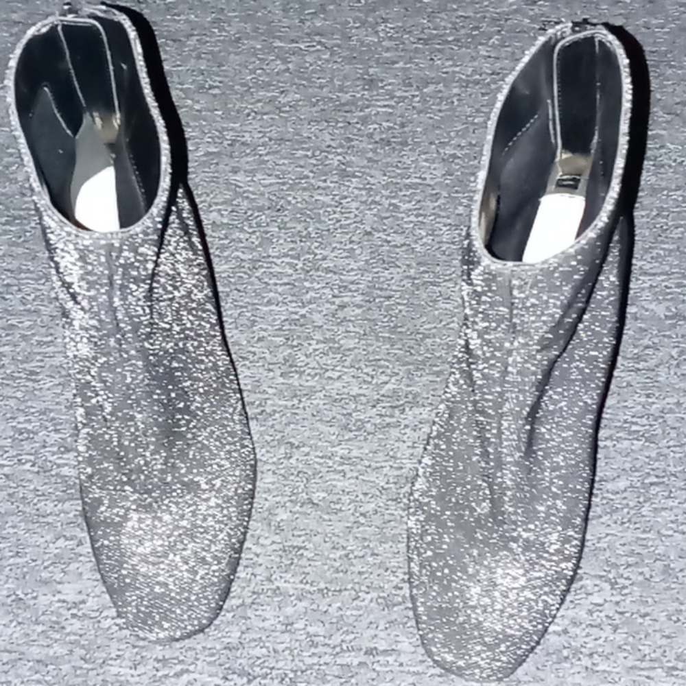 Shinny Black heels